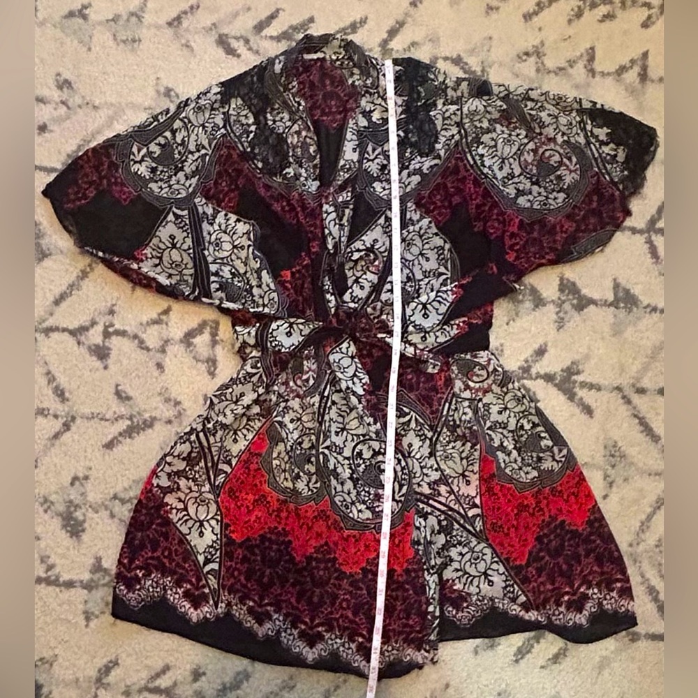 Soma Short Kimono Robe. Lightweight. Semi-Sheer. Size Large. 🖤♥️🖤